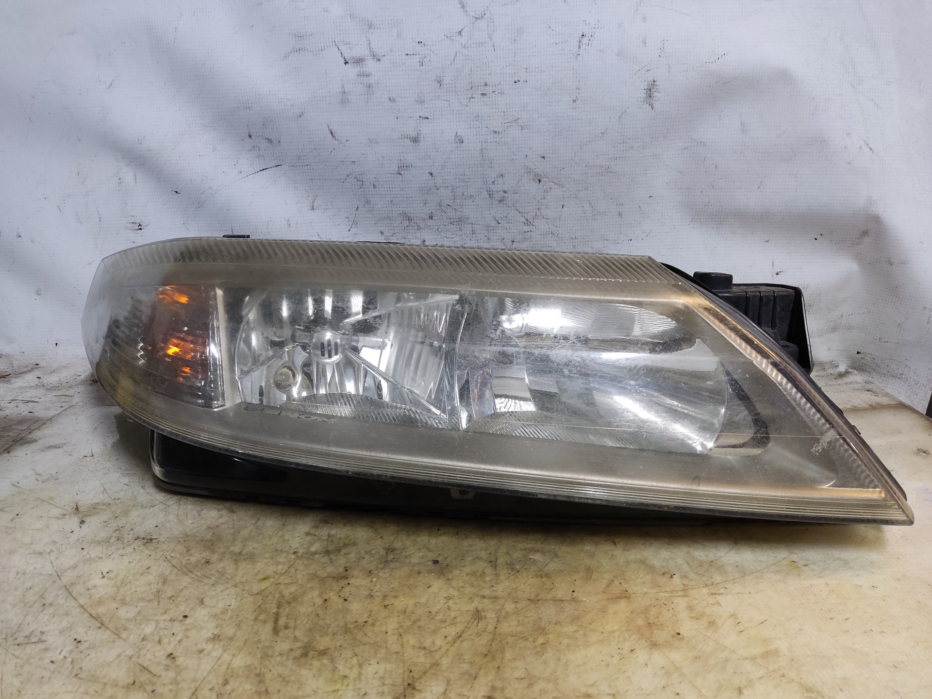 RENAULT Front Right Headlight 8200163324 24897524