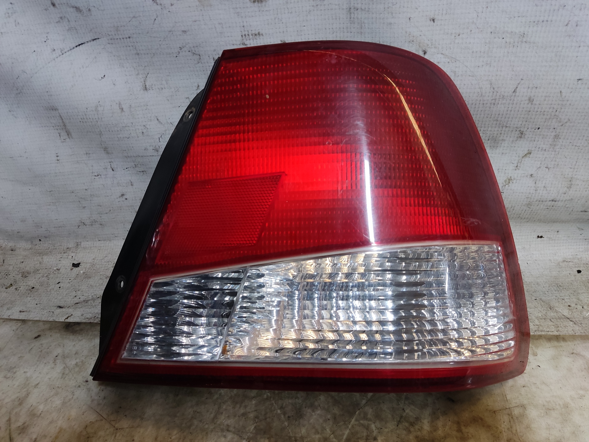 HYUNDAI Accent LC (1999-2013) Rear Right Taillight Lamp ESTANTERÍA145B 24898209