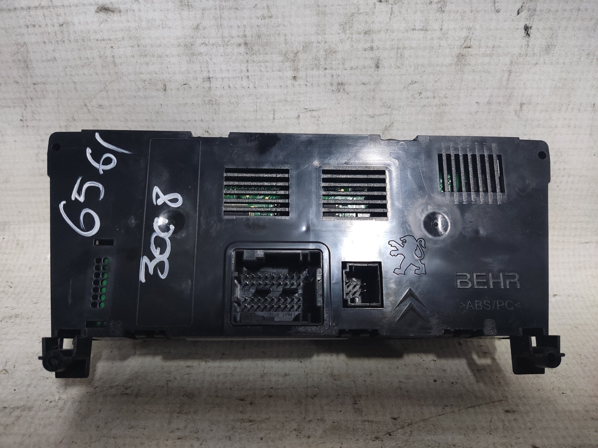 PEUGEOT 3008 2 generation (2017-2023) Climate  Control Unit ESTANTERÍA45 24895357