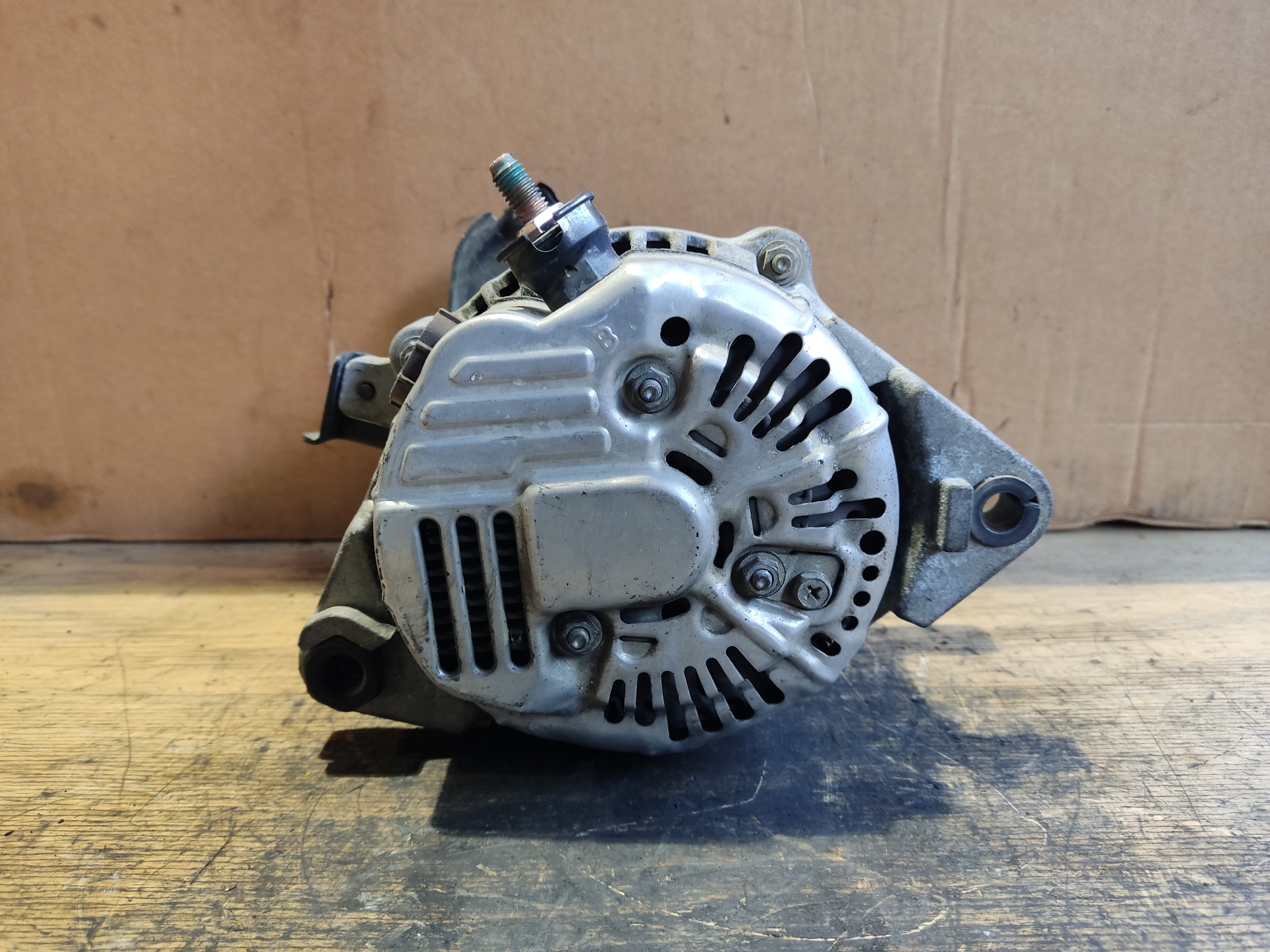 KIA Carnival 2 generation (2006-2010) Alternator 373004X900 24894191