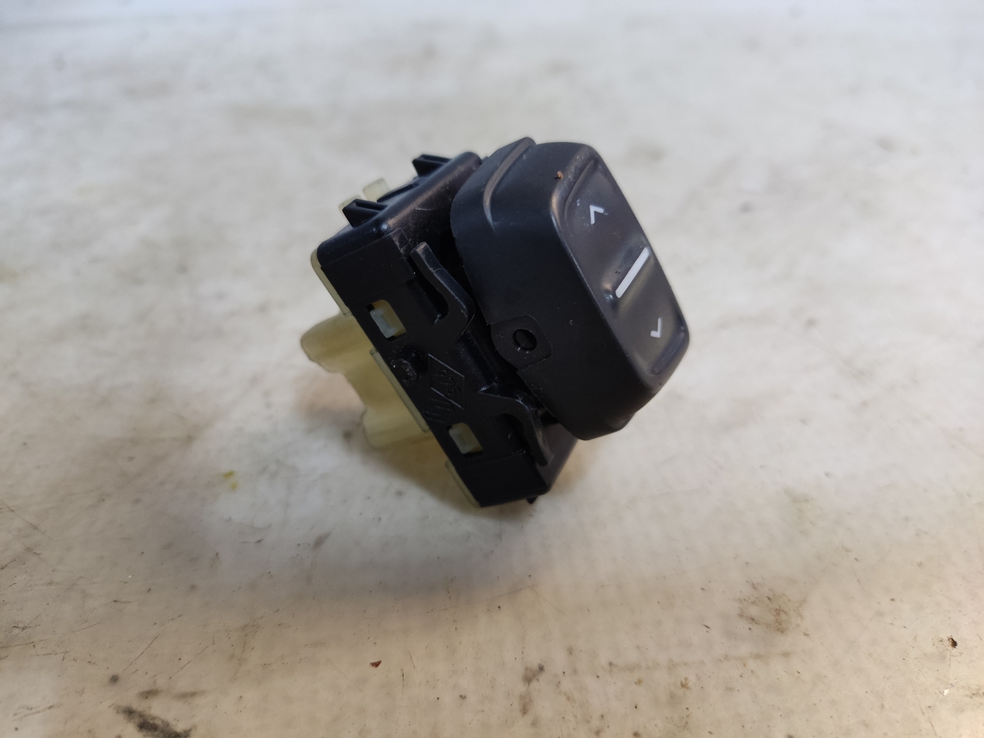 DACIA Duster 1 generation (2010-2017) Front Right Door Window Switch ESTANTERÍA55 24889976