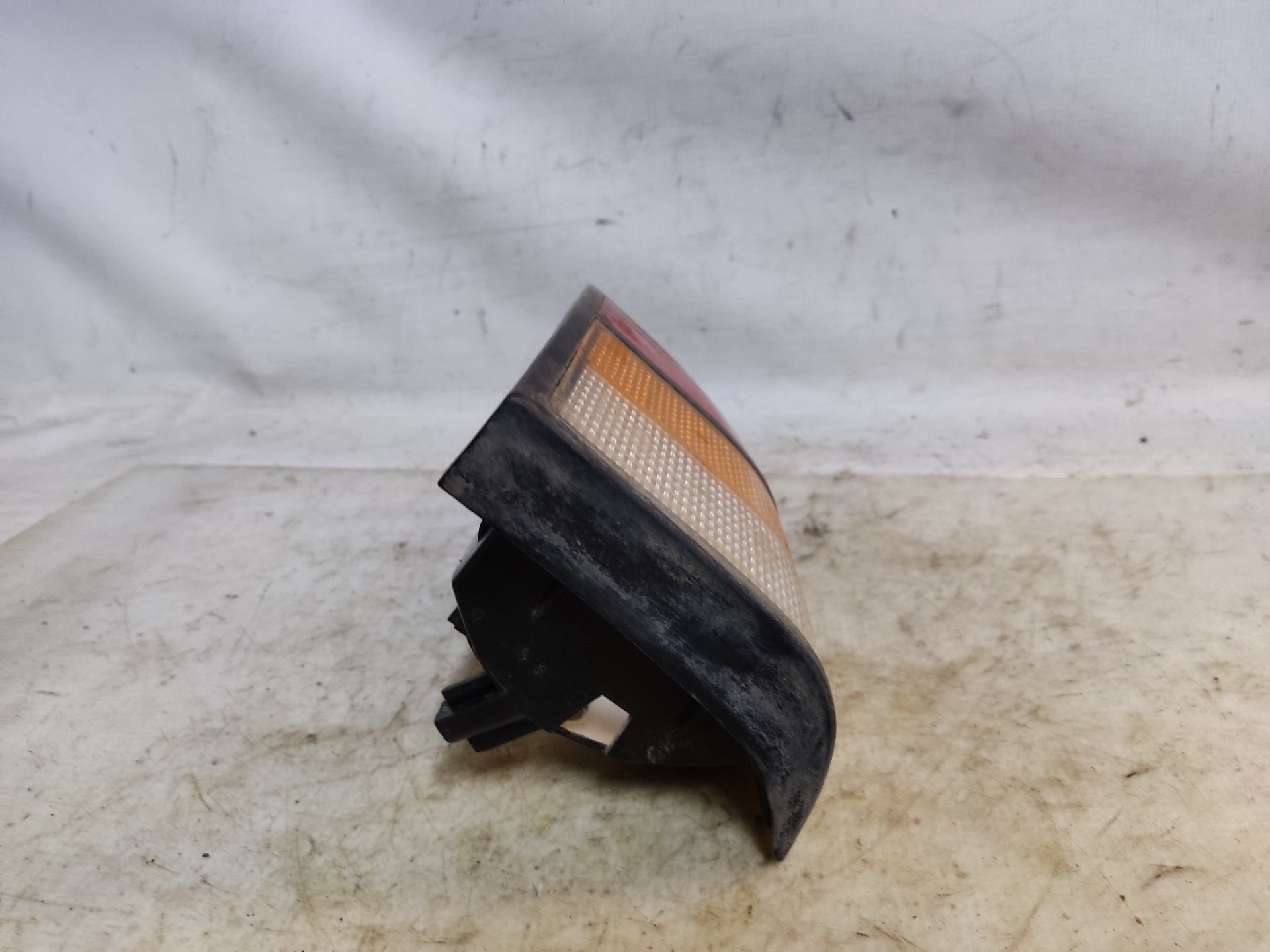 OPEL Corsa A (1982-1993) Feu arrière droit ESTANTERÍA1 24895186