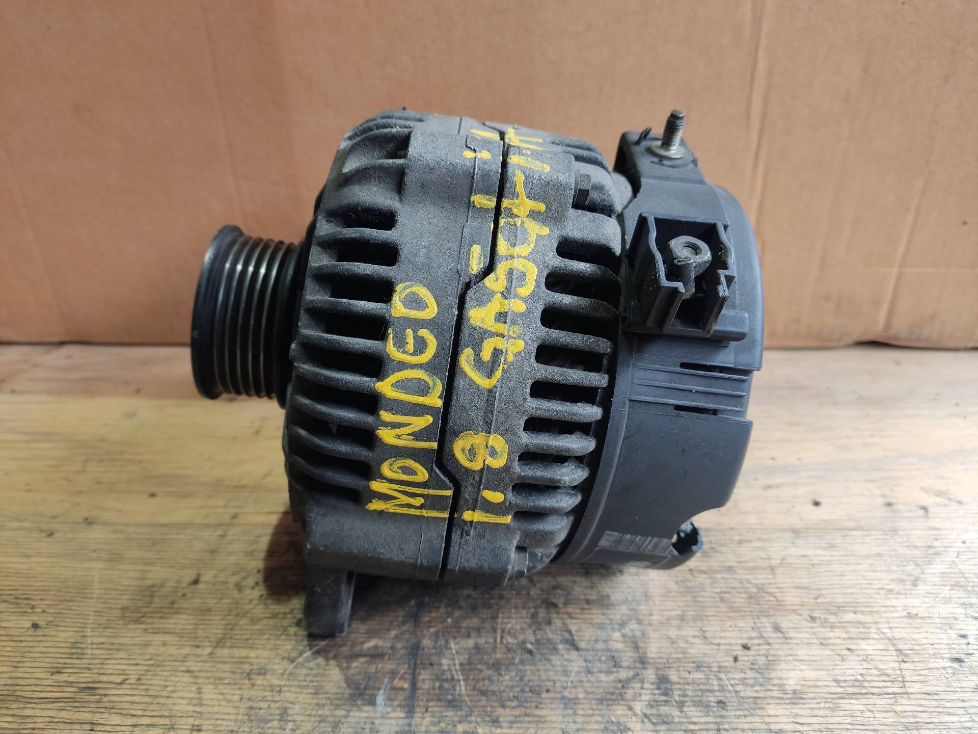 FORD Mondeo 1 generation (1993-1996) Alternator 0123212001 24894885