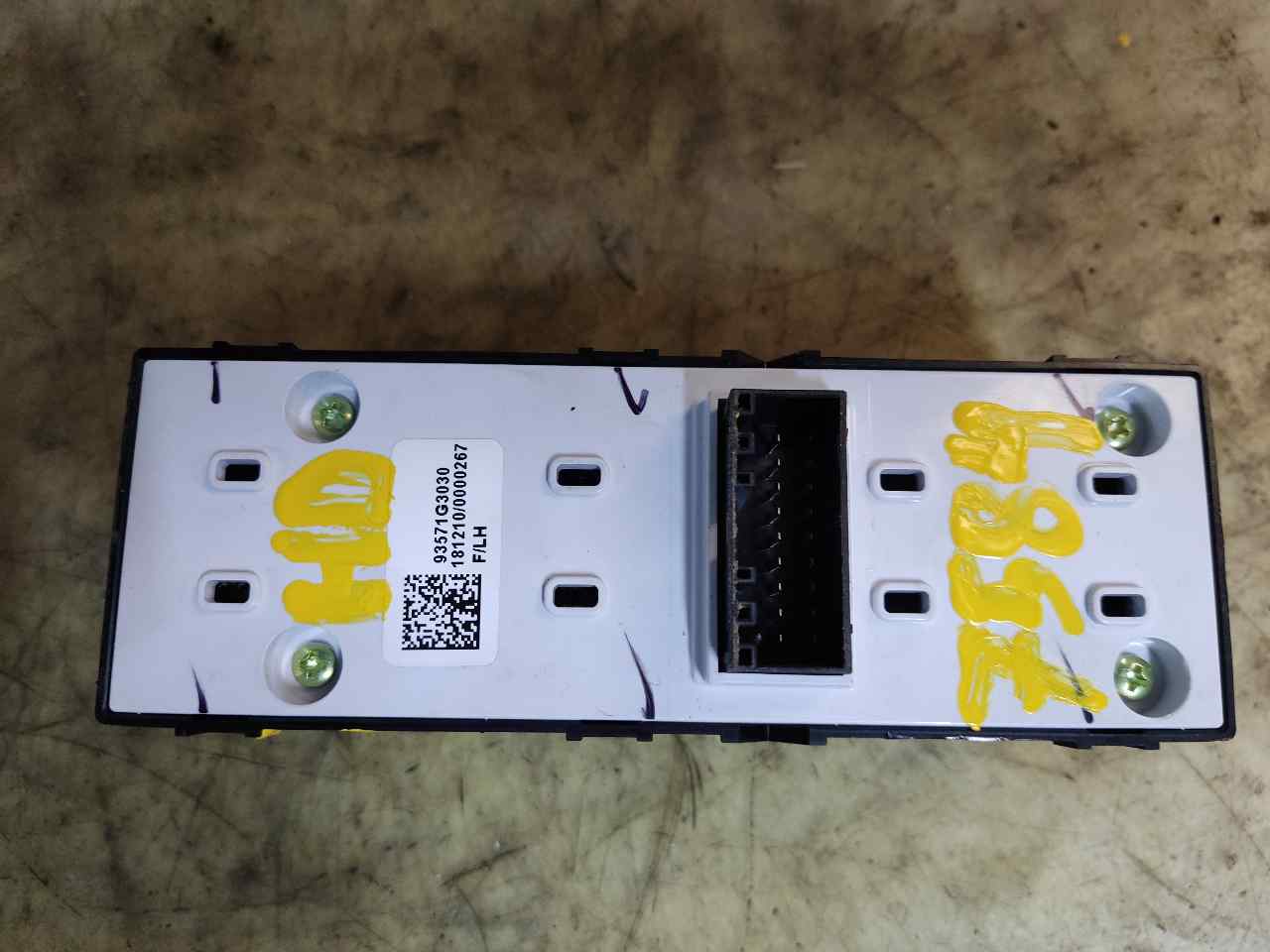 HYUNDAI i30 PD ( 3 generation) (2017-2024) Front Left Door Window Switch 93571G3030 24900657