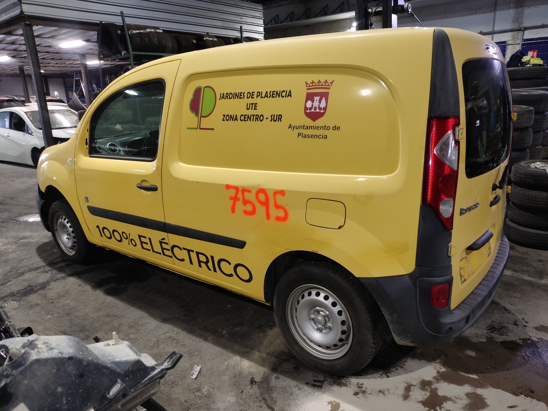 RENAULT Kangoo 1 generation (1998-2009) Radiatora reste ESTAN0 24900456