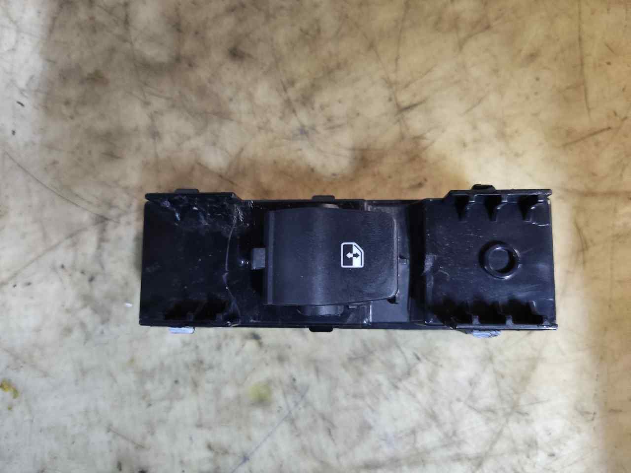 HYUNDAI i30 PD ( 3 generation) (2017-2024) Front Right Door Window Switch 93581G3010 24900128