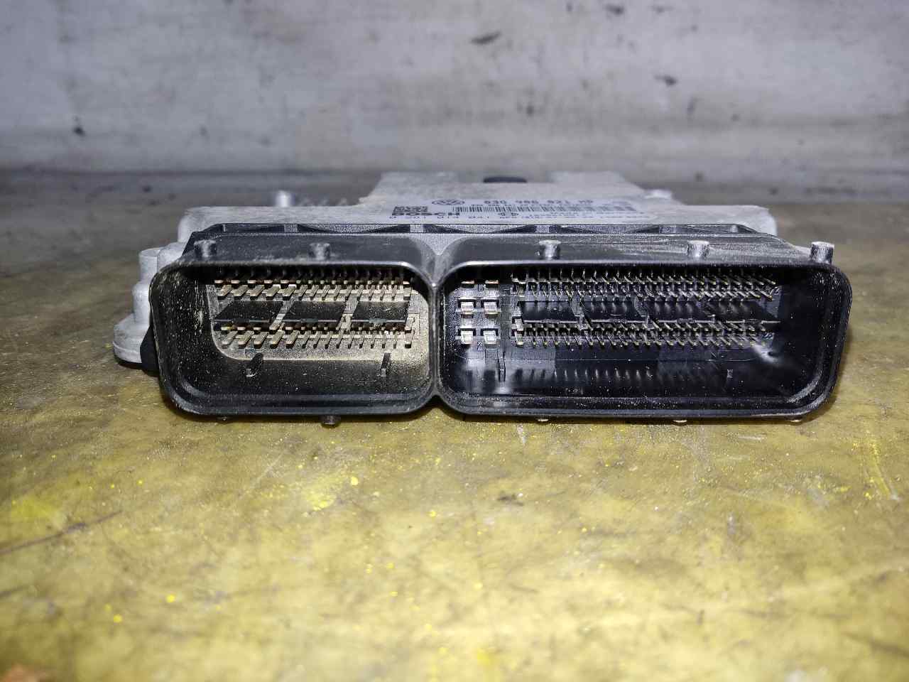 VOLKSWAGEN Touran 1 generation (2003-2015) Moottorin ohjausyksikkö ECU 0281014041 24920737