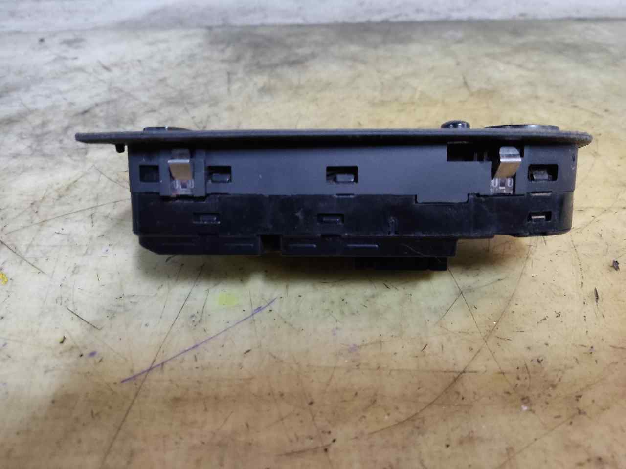 BMW 3 Series E90/E91/E92/E93 (2004-2013) Bal első ajtó ablakemelő gombja 694862306 24902206