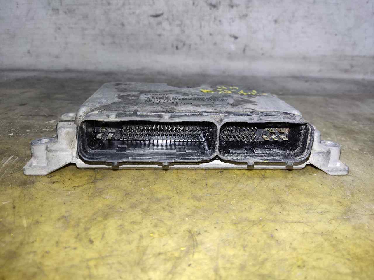 NISSAN 147 2 generation (2004-2010) Moottorin ohjausyksikkö ECU 0281010332 24902544