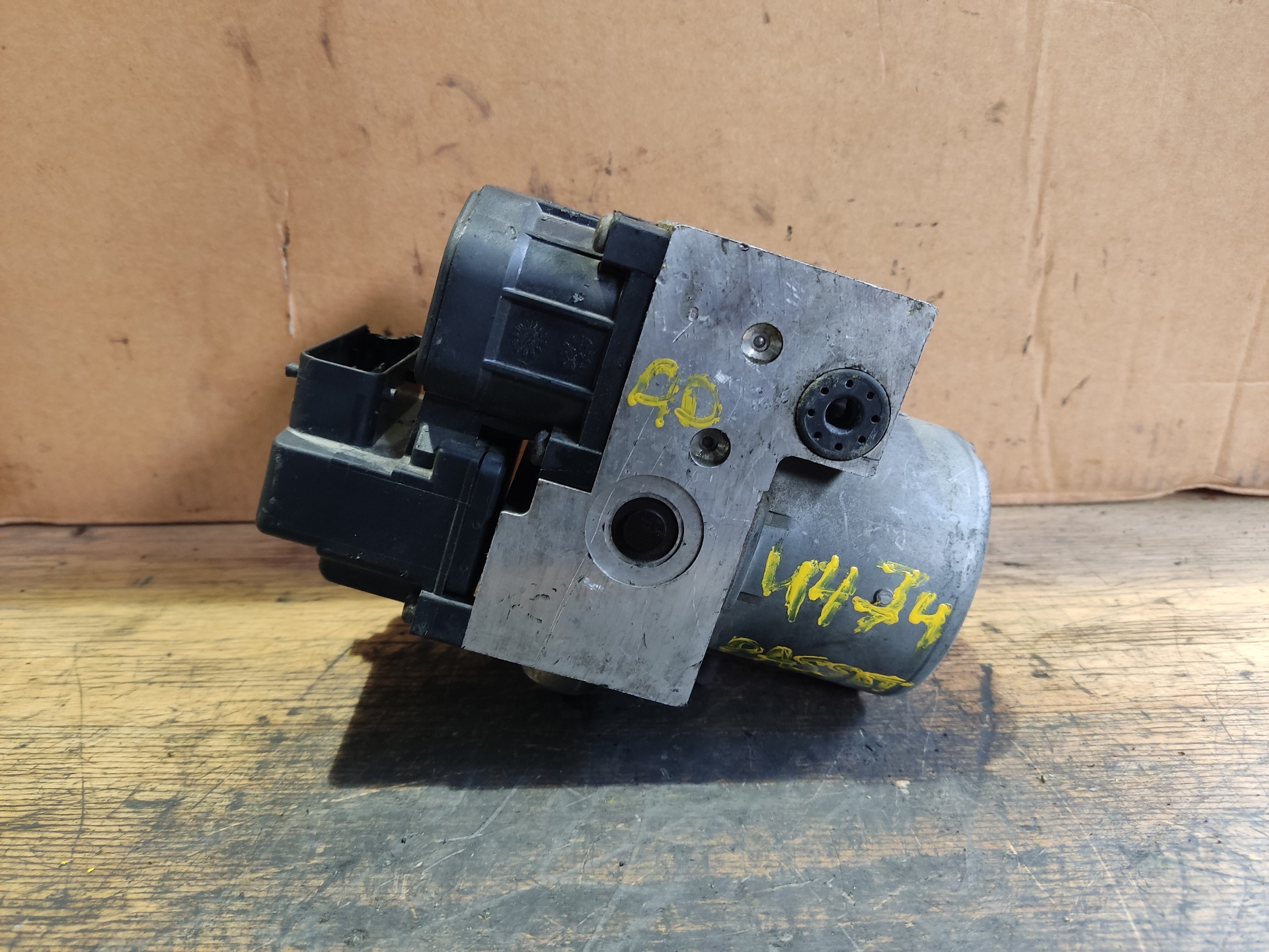 VOLKSWAGEN Passat B5 (1996-2005) ABS Pump ESTANTERÍA99 24895301