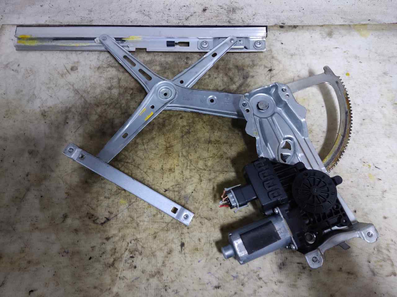 OPEL Astra J (2009-2020) Front Left Door Window Regulator 13101480 24900886