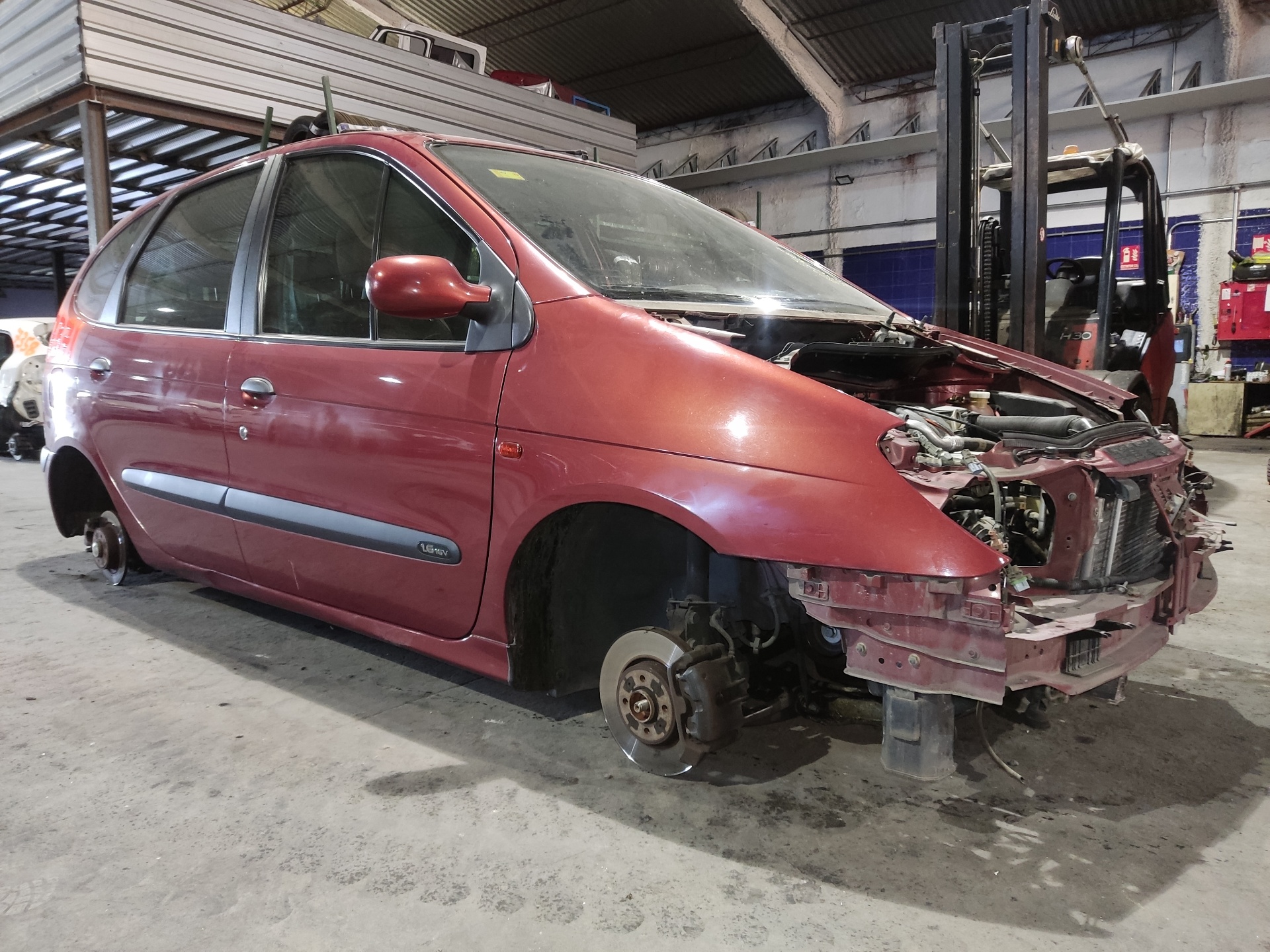 RENAULT Scenic 1 generation (1996-2003) Priekinis kairys žibintas 7700432098 24899467