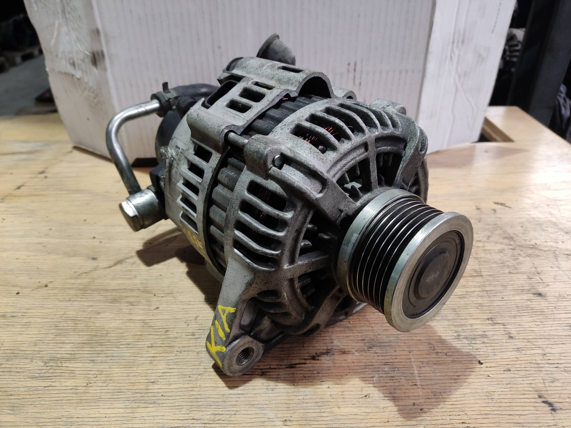 KIA Carens 2 generation (2002-2006) Alternator 2232411 24887932