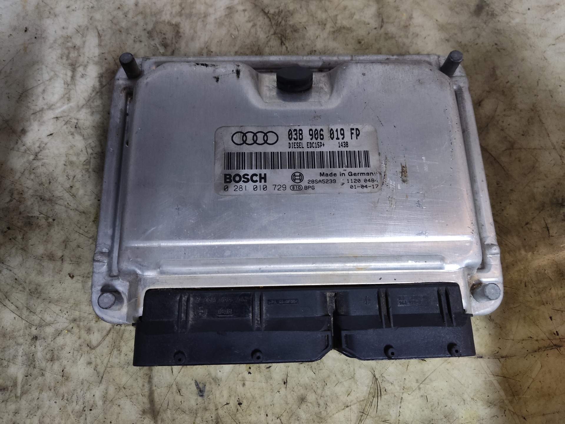 AUDI A4 B6/8E (2000-2005) Moottorin ohjausyksikkö ECU 0281010729 24920926