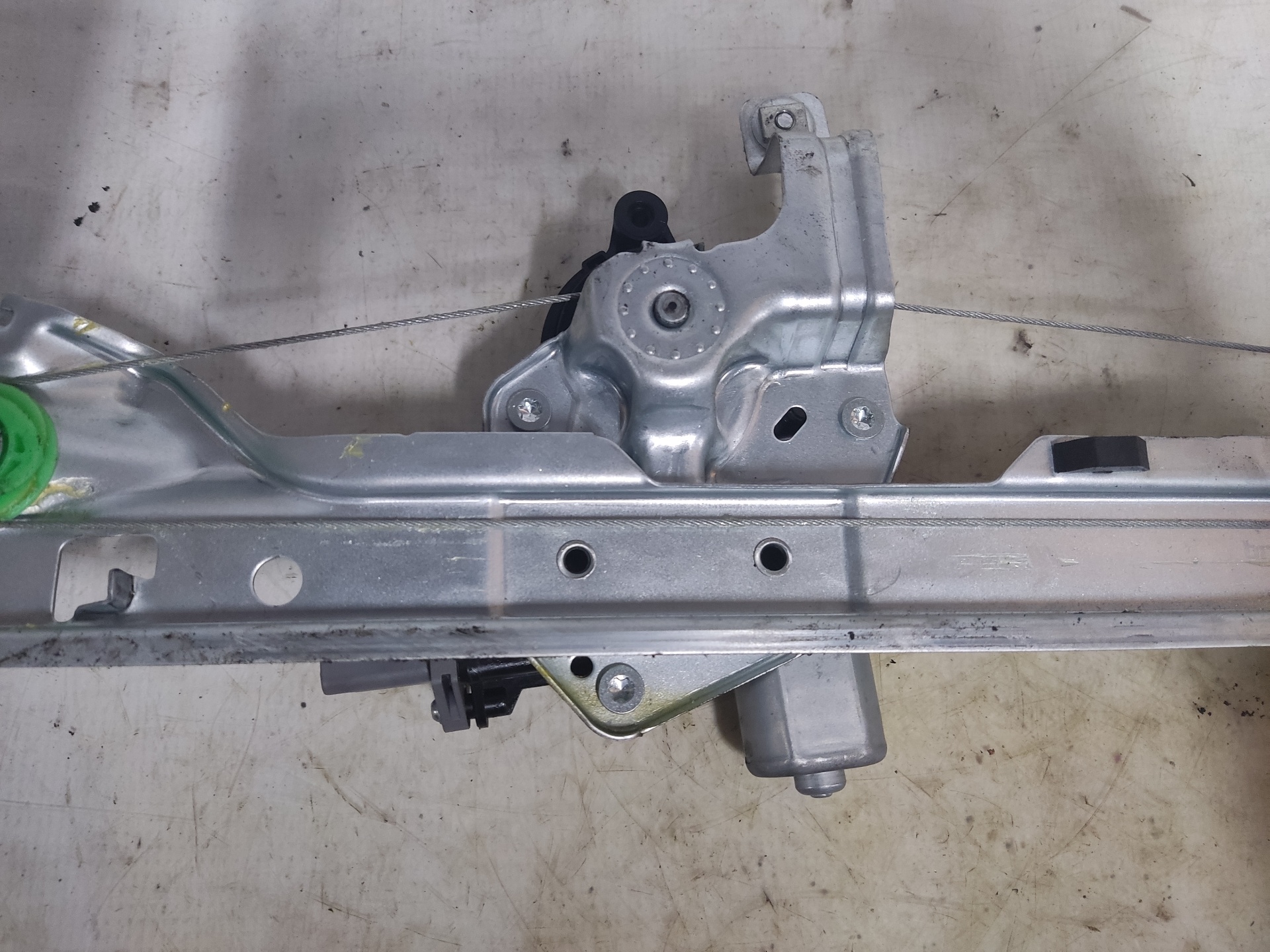 PEUGEOT 3008 2 generation (2017-2023) Rear left door window lifter GANCHO27 24895581