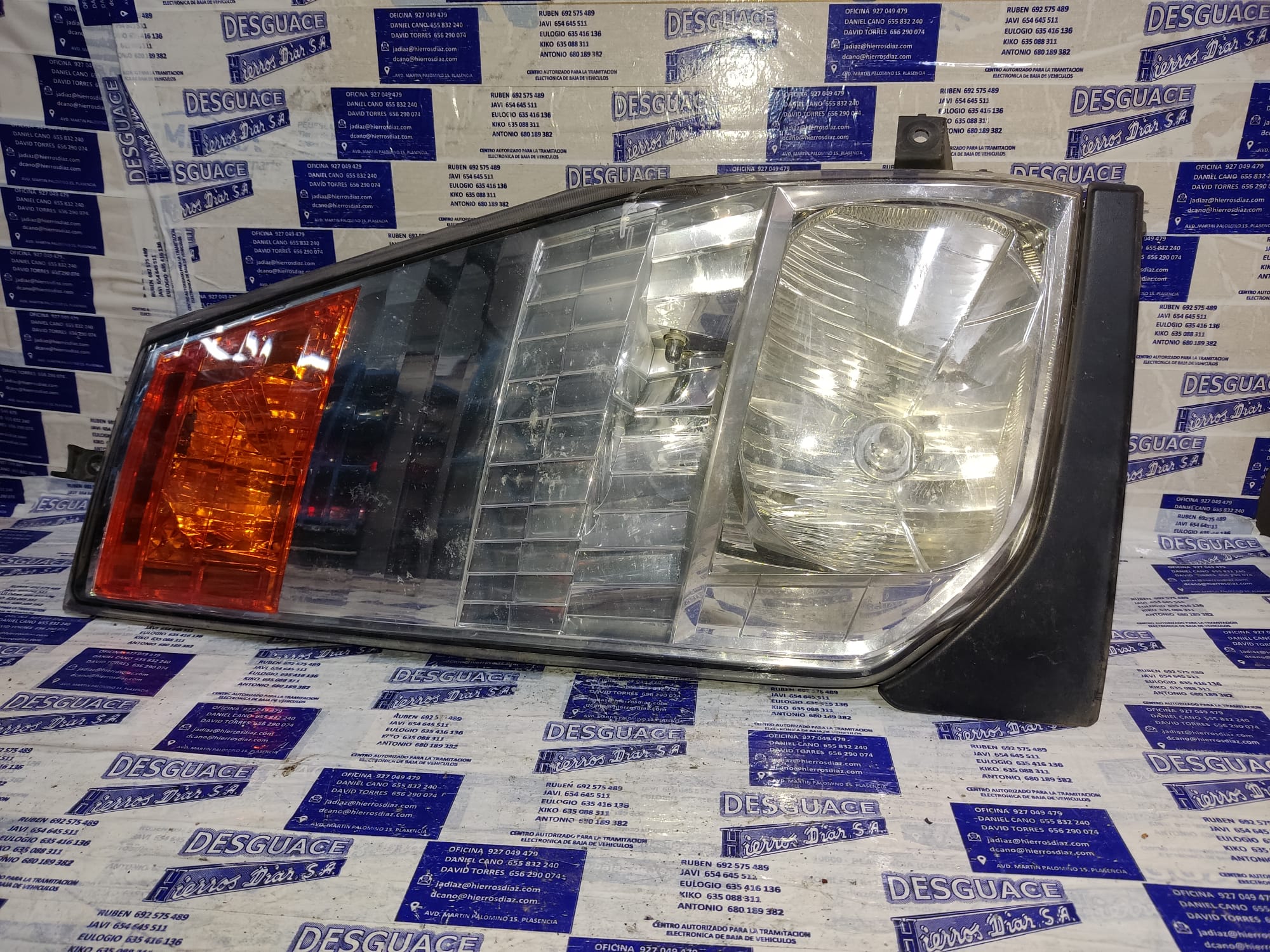 NISSAN Phare avant droit ESTANTERÍA9 24891512