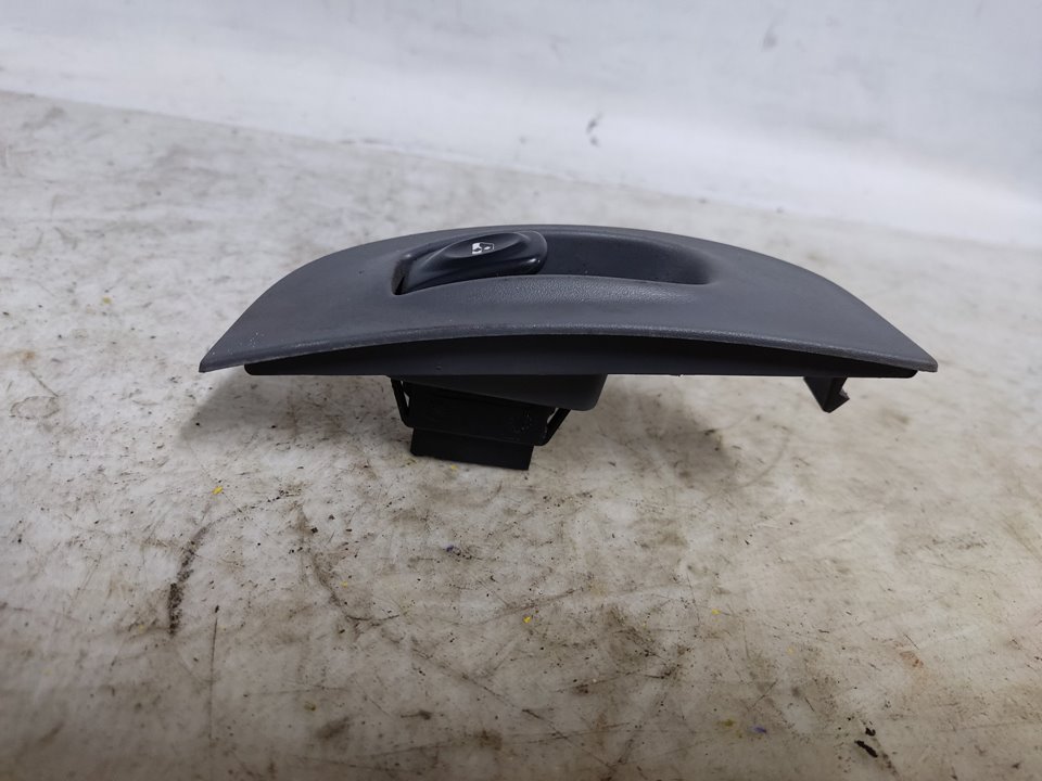 RENAULT Megane 1 generation (1995-2003) Front Right Door Window Switch ESTANTERÍA55 24915278