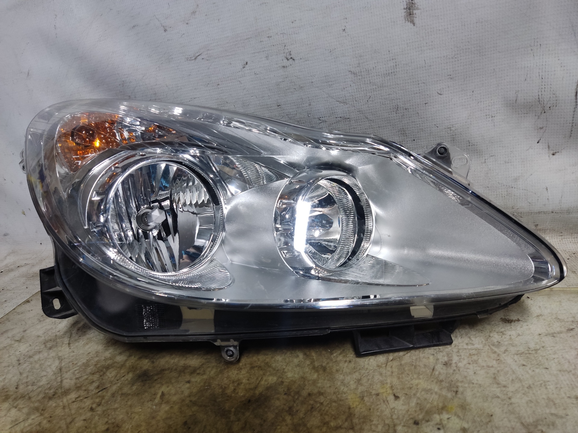 OPEL Corsa D (2006-2020) Front Right Headlight 13186382 24899356