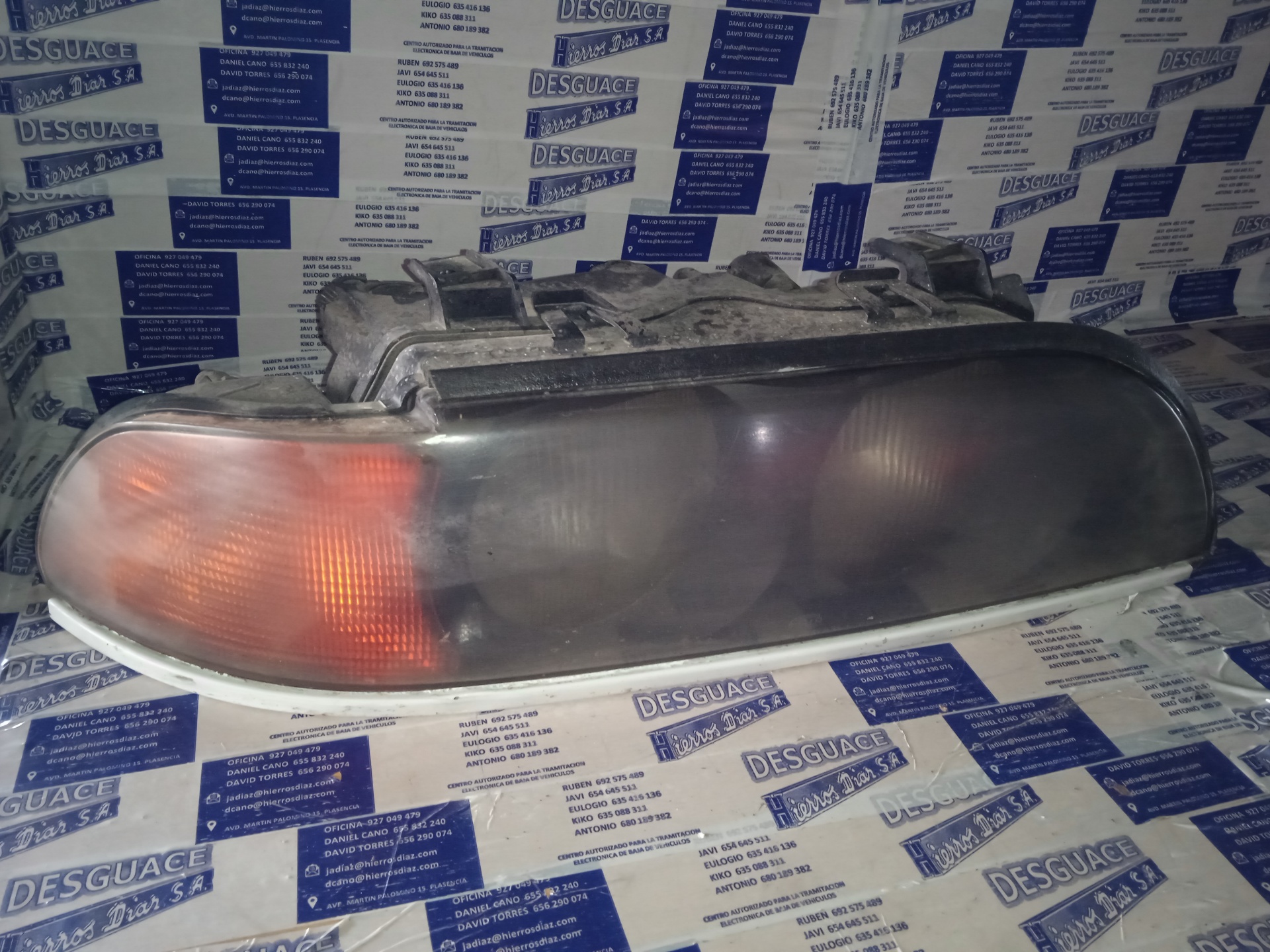 BMW 5 Series E39 (1995-2004) Front Right Headlight 24911309
