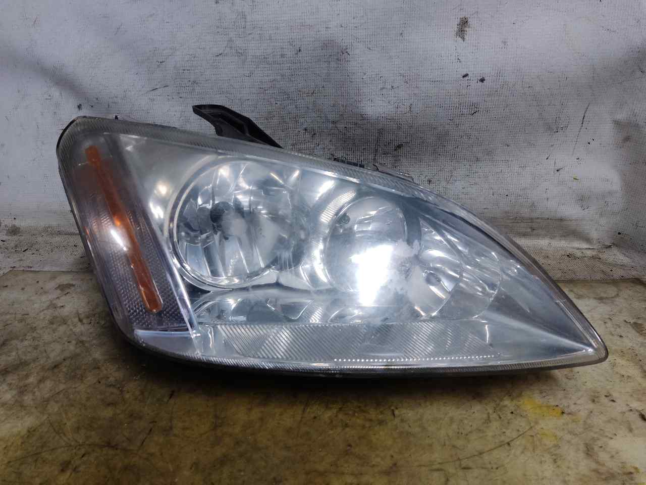 FORD C-Max 1 generation (2003-2010) Front Right Headlight 24902545