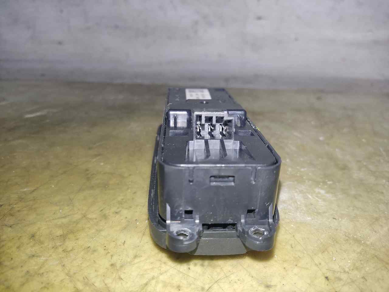 VOLVO S60 2 generation (2010-2020) Commutateur de fenêtre de porte avant gauche 31334346 24899824