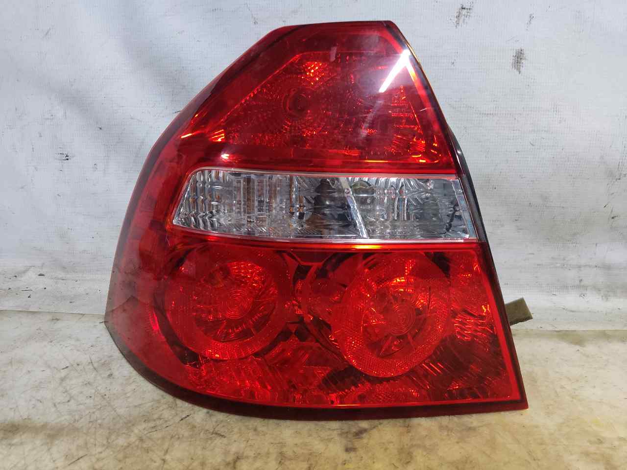 CHEVROLET Aveo T200 (2003-2012) Rear Left Taillight ESTANTERÍA145A 24899864