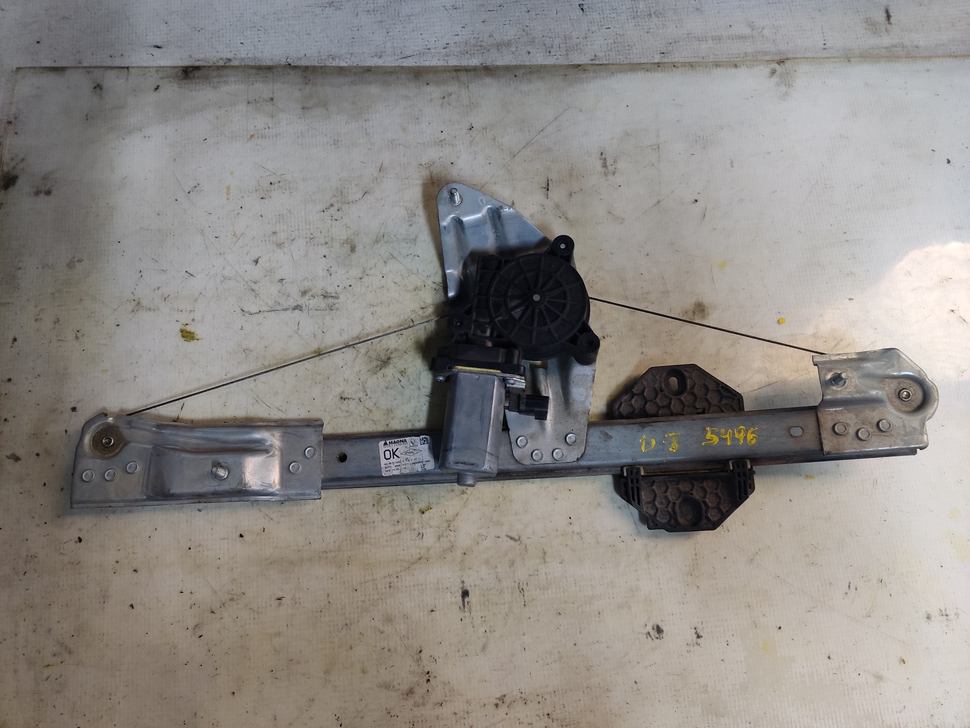 DACIA Duster 1 generation (2010-2017) Front Left Door Window Regulator 807213282R 24890245