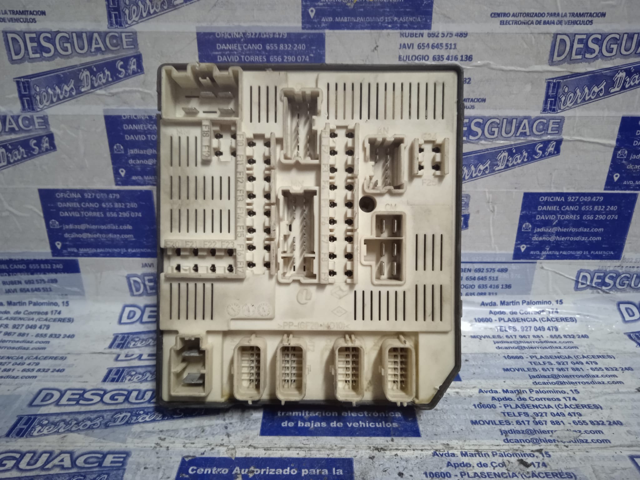 CHEVROLET Megane 3 generation (2008-2020) Fuse Box 284B68372R 25565540