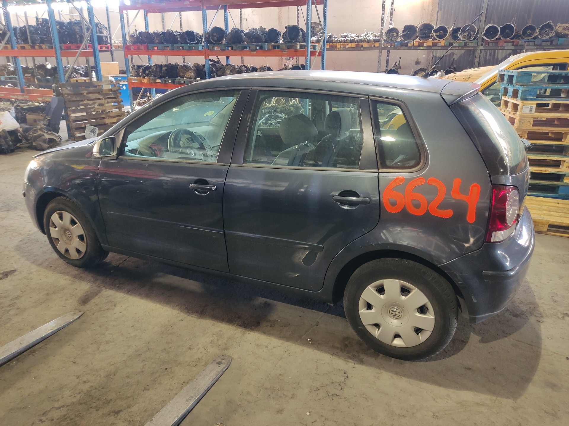 VOLKSWAGEN Polo 4 generation (2001-2009) Främre vänstra dörrlås 24896348