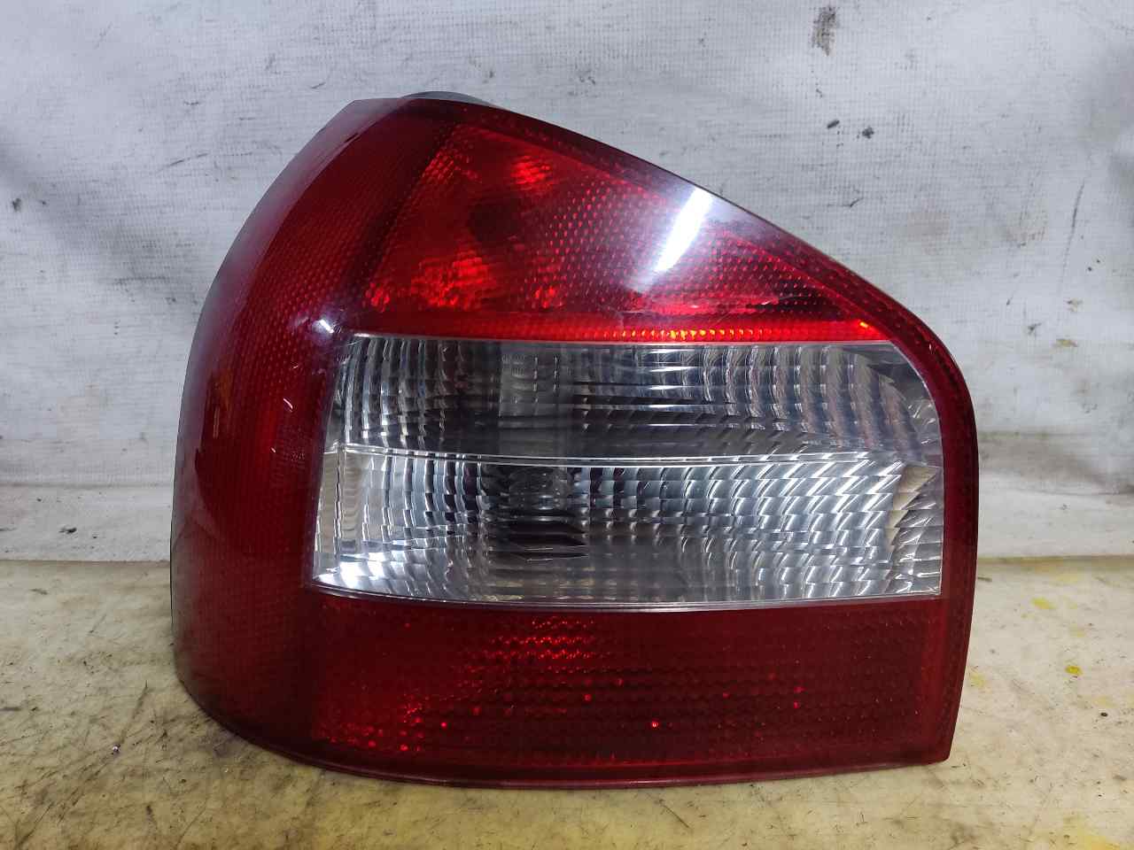 AUDI A3 8L (1996-2003) Rear Left Taillight 24902978