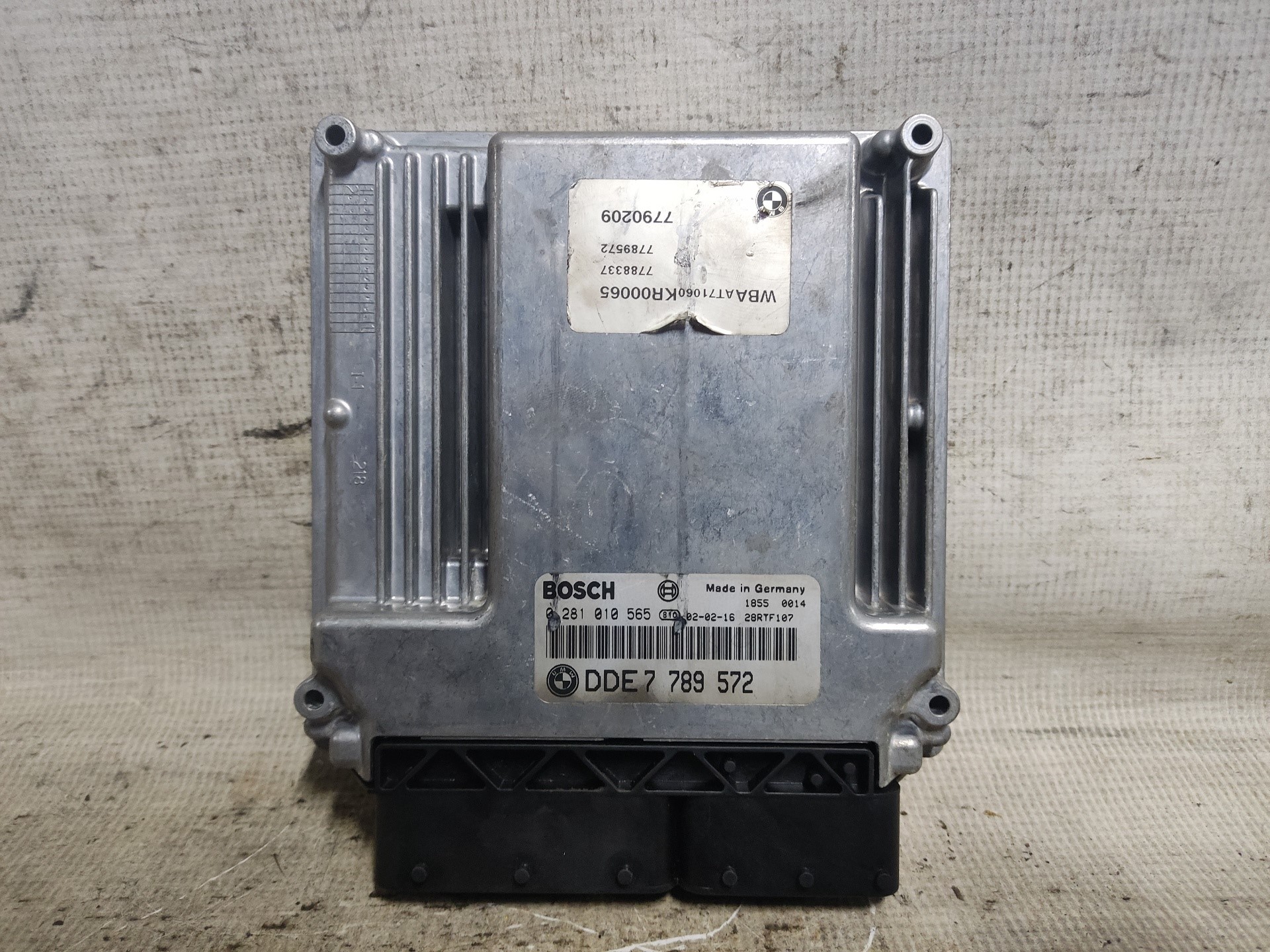 BMW 3 Series E46 (1997-2006) Moottorin ohjausyksikkö ECU 0281010565 24901717