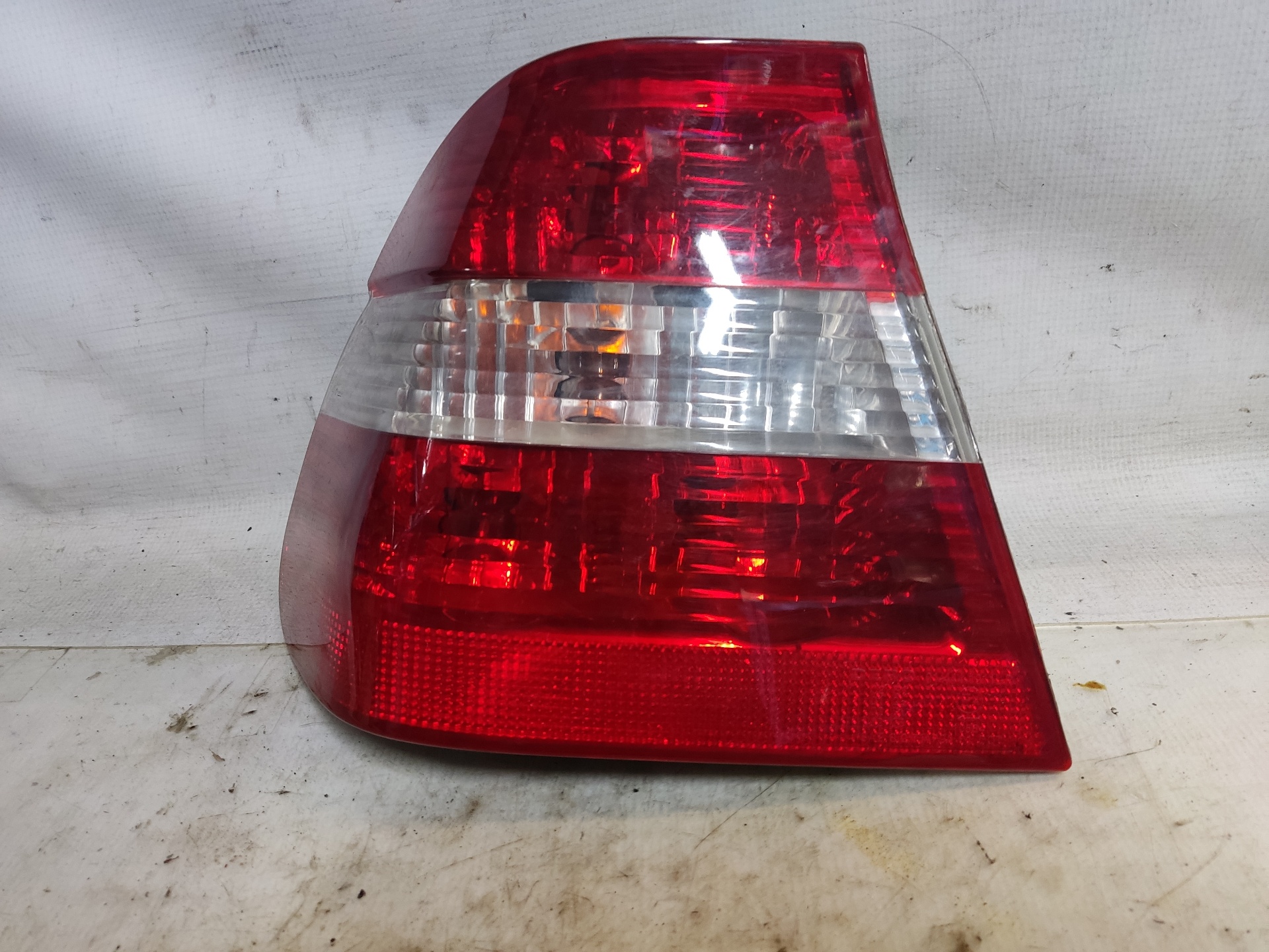 BMW 3 Series E46 (1997-2006) Feu arrière gauche ESTANTERÍA6 24896083