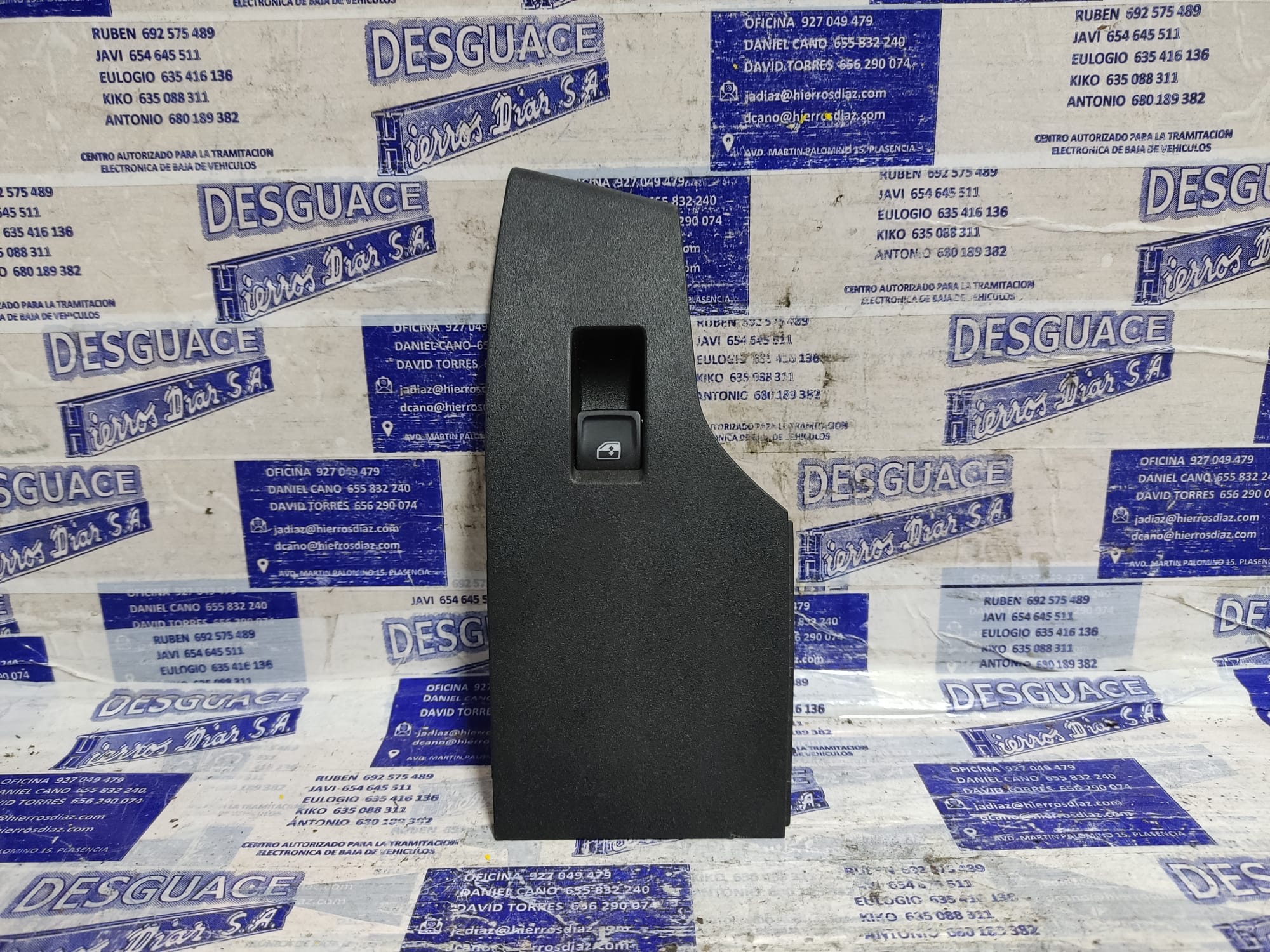 SEAT Arona 1 generation (2017-2024) Rear Right Door Window Control Switch ESTANTERÍA83 24890652