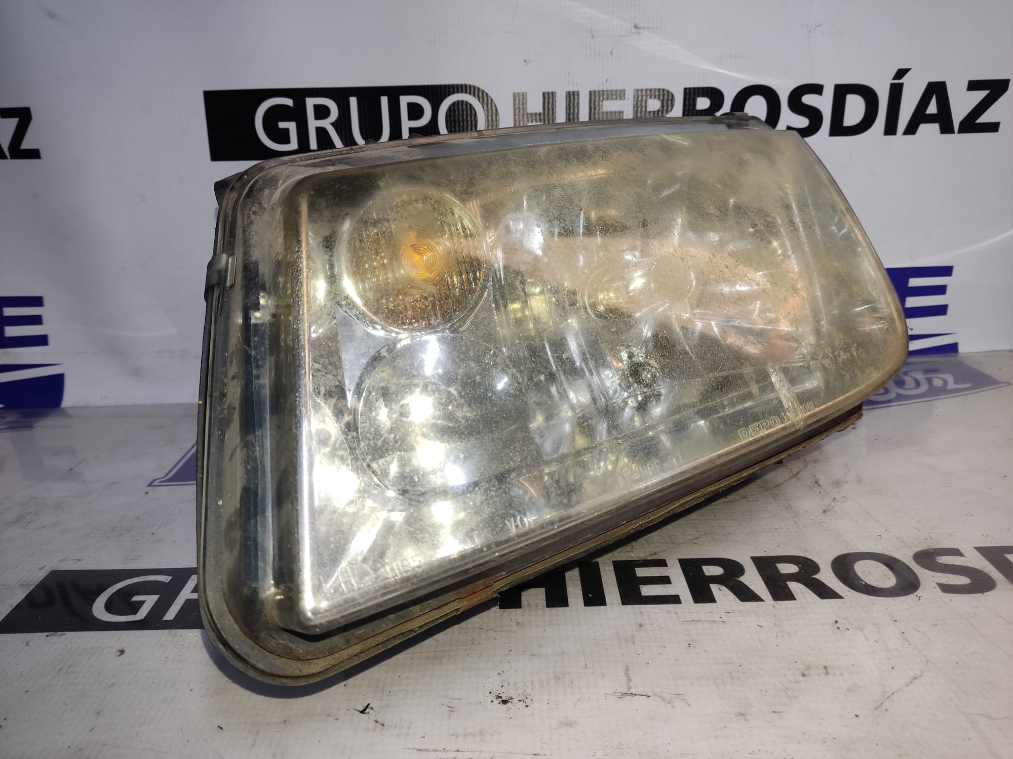 VOLKSWAGEN Bora 1 generation (1998-2005) Phare avant gauche ESTANTERÍA13 24892408