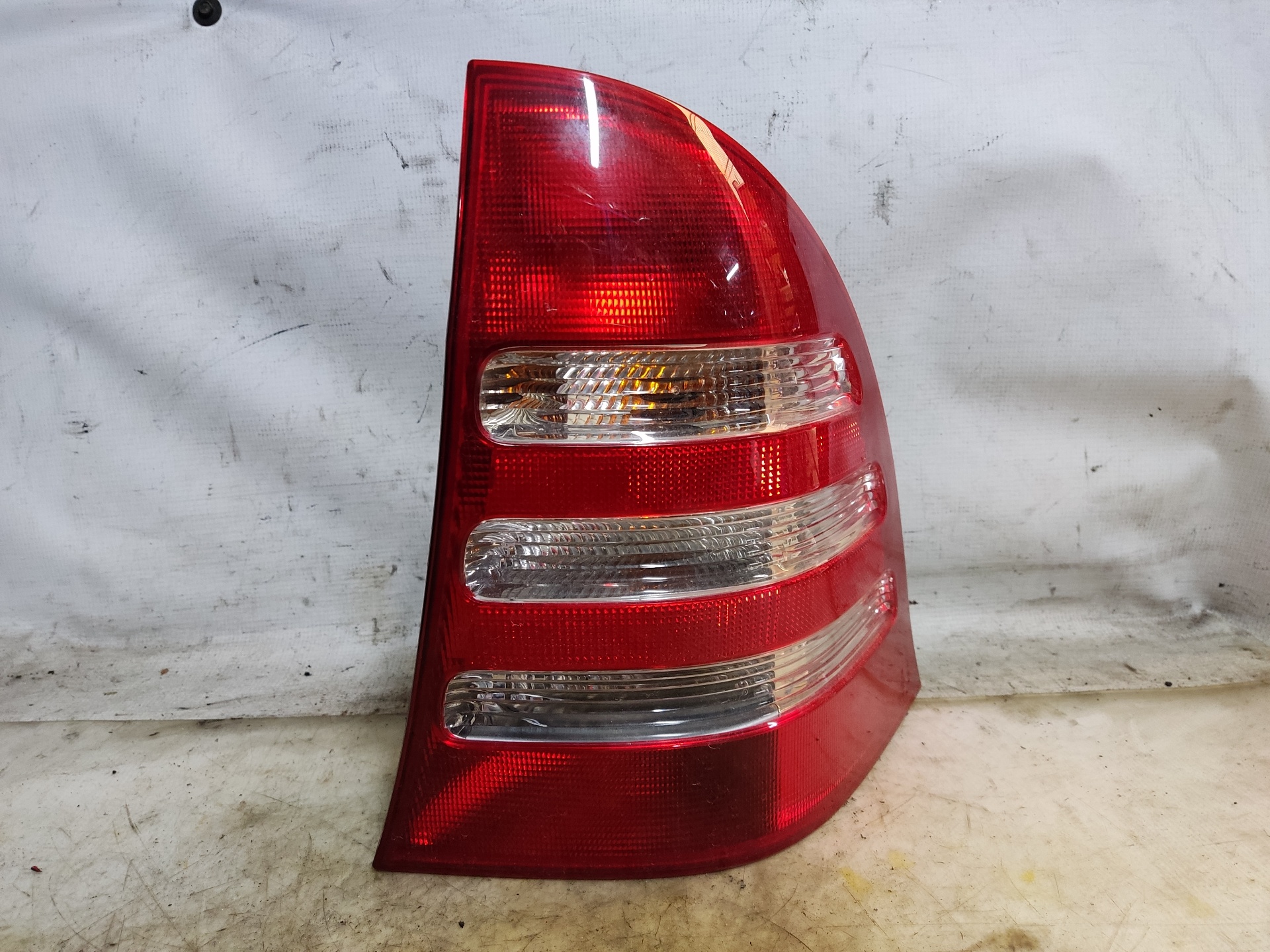 MERCEDES-BENZ C-Class W203/S203/CL203 (2000-2008) Rear Right Taillight Lamp 24934927