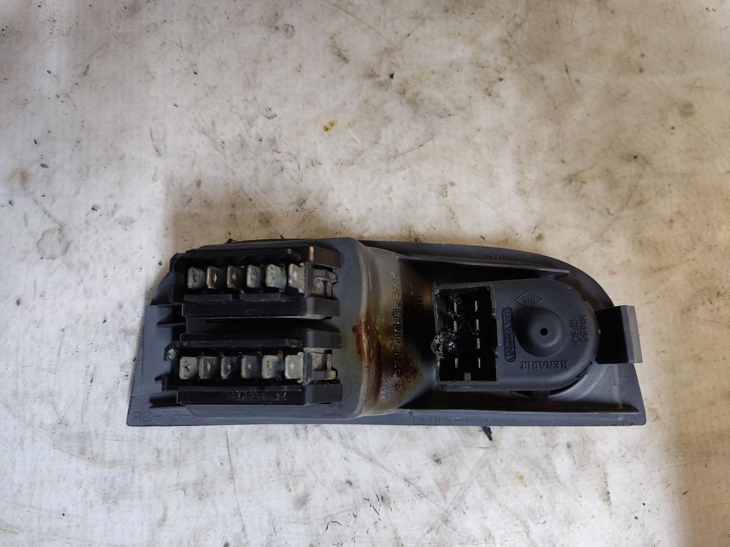 RENAULT Megane 1 generation (1995-2003) Front Left Door Window Switch ESTANTERÍA54 24915000