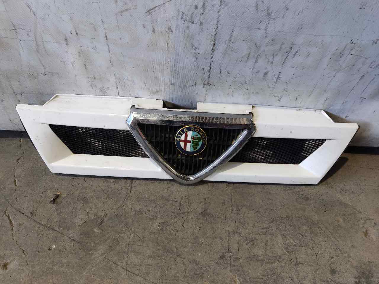 ALFA ROMEO 33 905 (1983-1990) Priekinės radiatoriaus grotelės 24938239