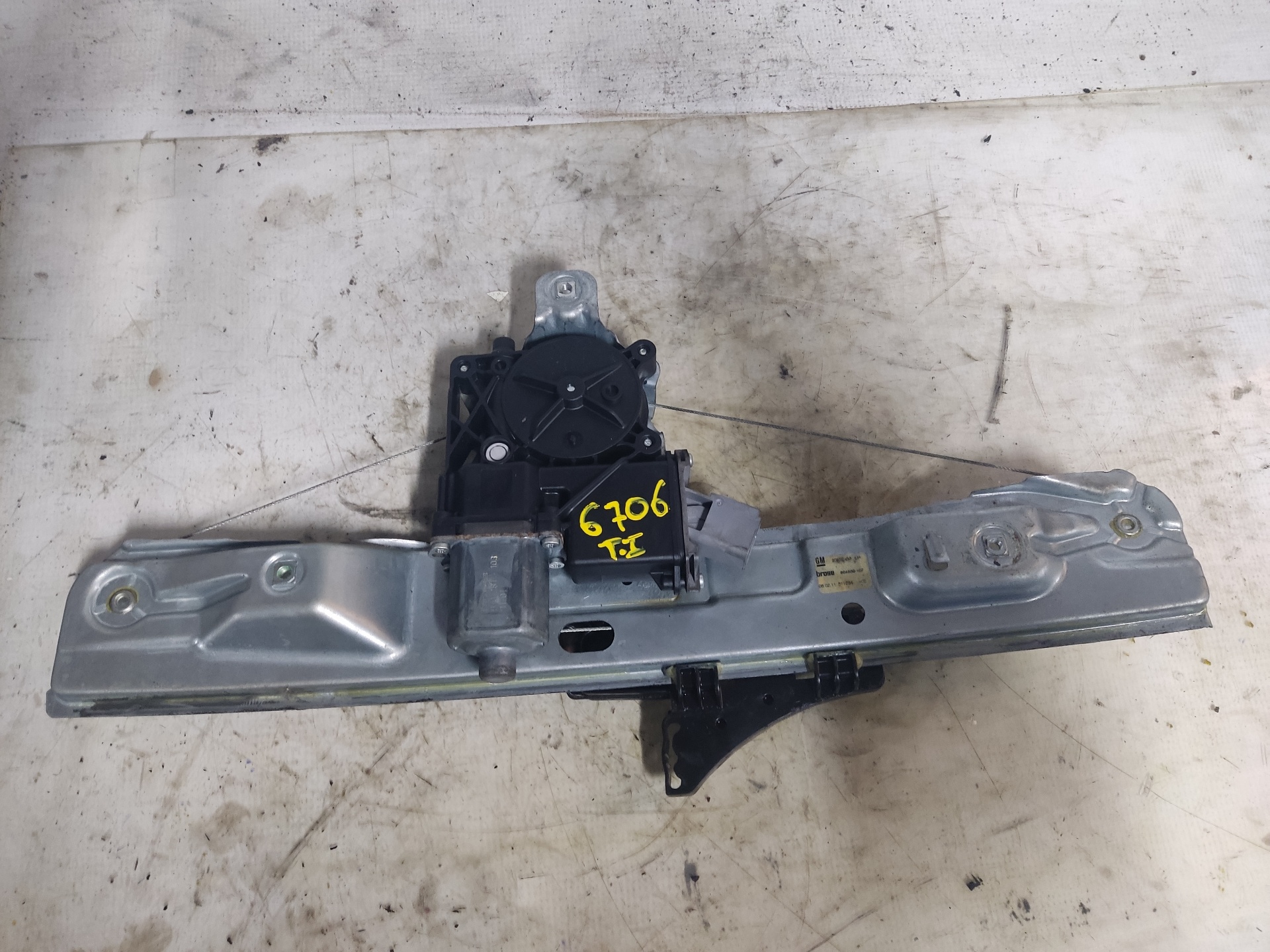 OPEL Rear left door window lifter 915722103 24895979