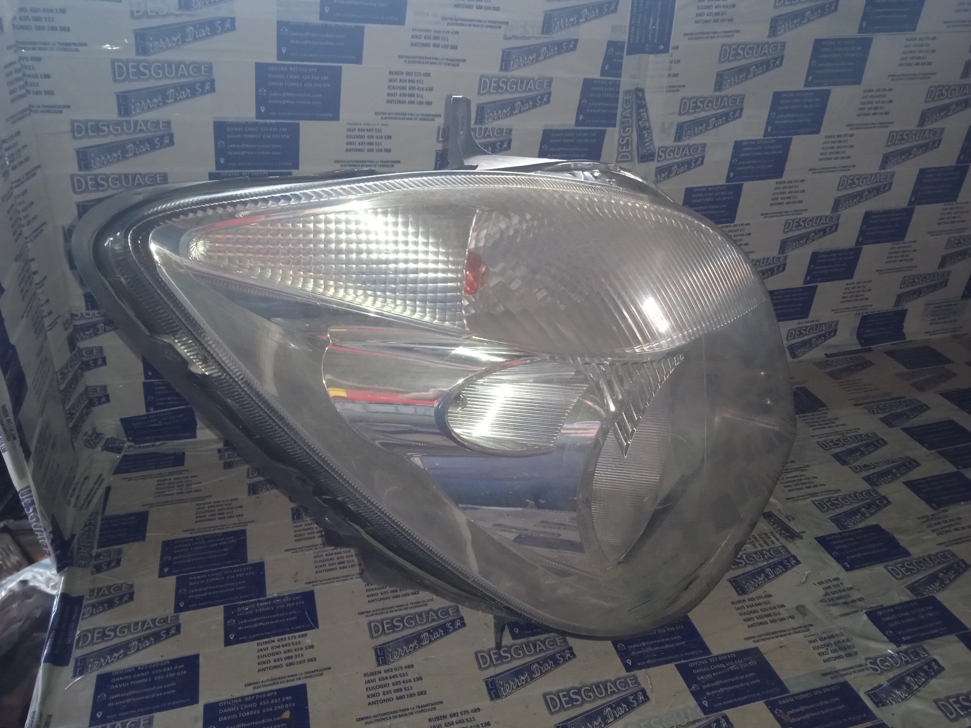 MERCEDES-BENZ Sprinter 2 generation (906) (2006-2018) Front Right Headlight ESTANTERÍA7 24887208