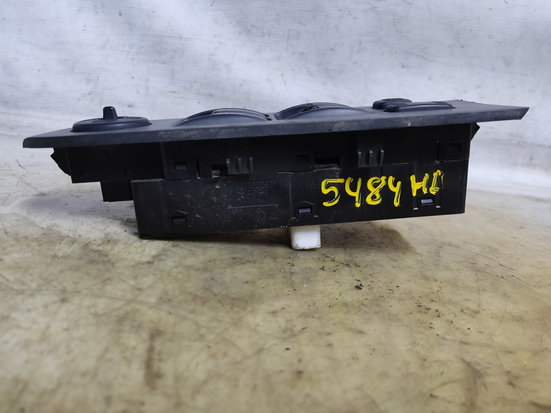 HYUNDAI Trajet 1 generation (2000-2007) Front Left Door Window Switch 620W03030 24897260