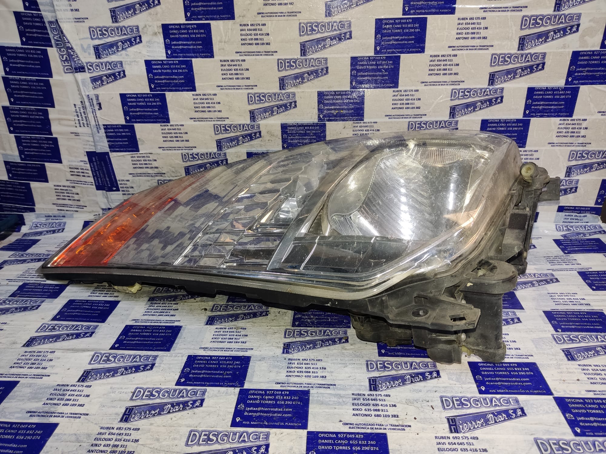 NISSAN Phare avant droit ESTANTERÍA9 24891825