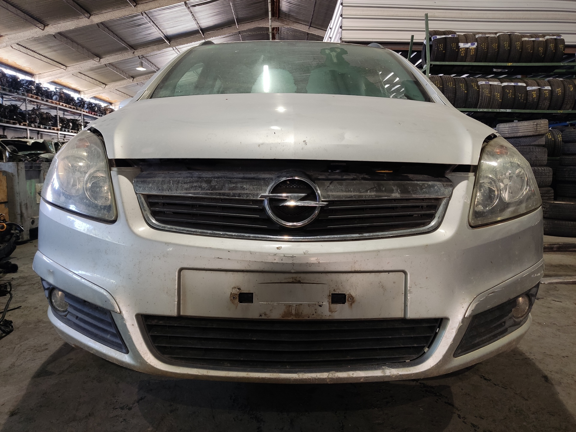 OPEL Zafira B (2005-2010) Левая противотуманка переднего бампера ESTANTERÍA2 24895143