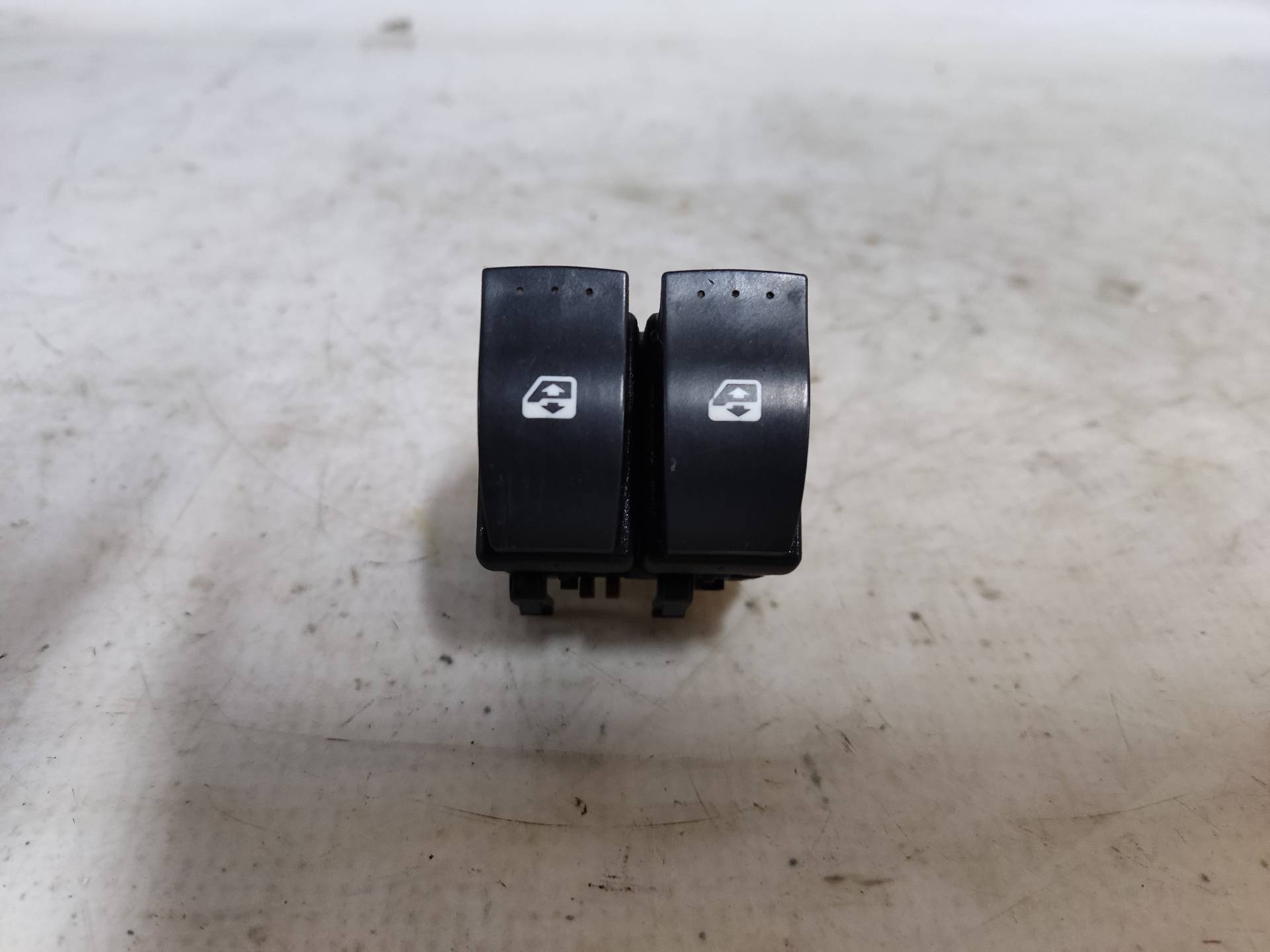 RENAULT Megane 2 generation (2002-2012) Front Left Door Window Switch ESTANTERÍA54 24888846