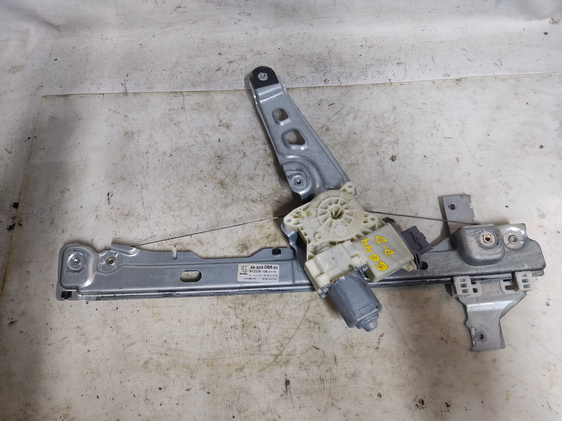 PEUGEOT 5008 1 generation (2009-2016) Front Right Door Window Regulator 9682808880 24895888