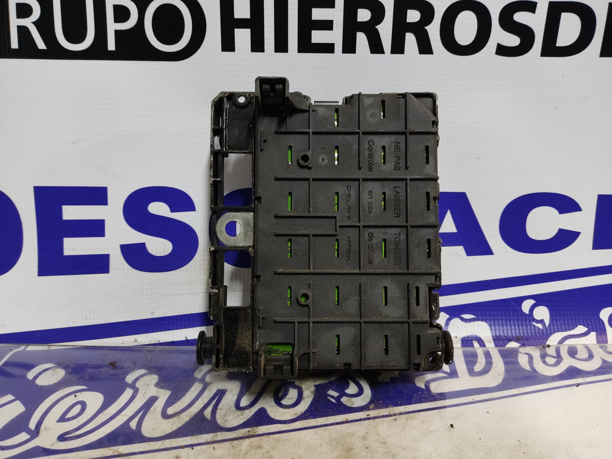 PEUGEOT Fuse Box 9657608880 24891779