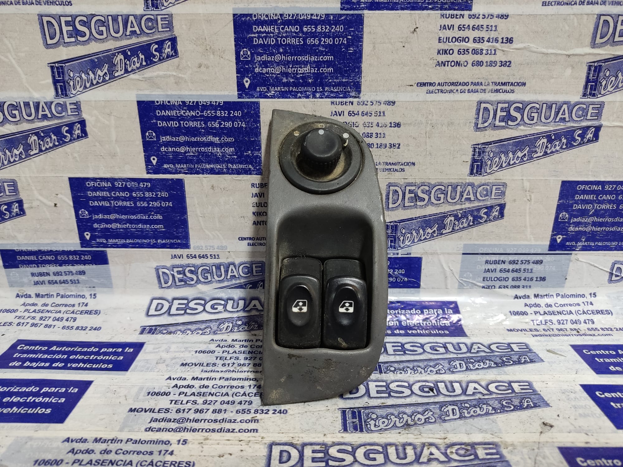 RENAULT Megane 1 generation (1995-2003) Front Left Door Window Switch ESTANTERÍA54 24890757