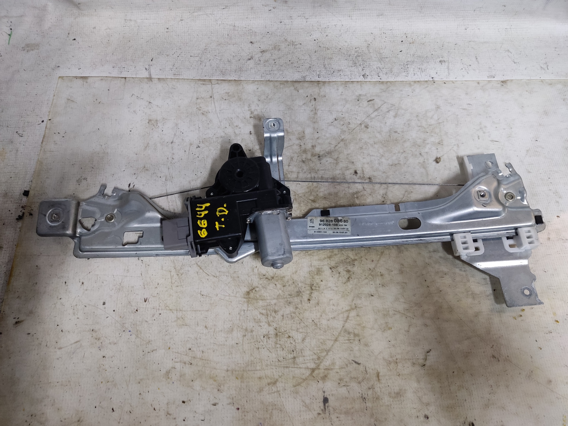 PEUGEOT 5008 1 generation (2009-2016) Rear Right Door Window Regulator 9682808680 24896118