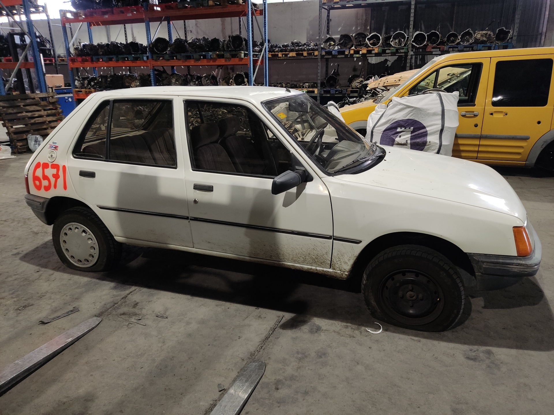 PEUGEOT 205 1 generation (1983-1998) Galinis dešinys žibintas ESTANTERÍA26 24895118