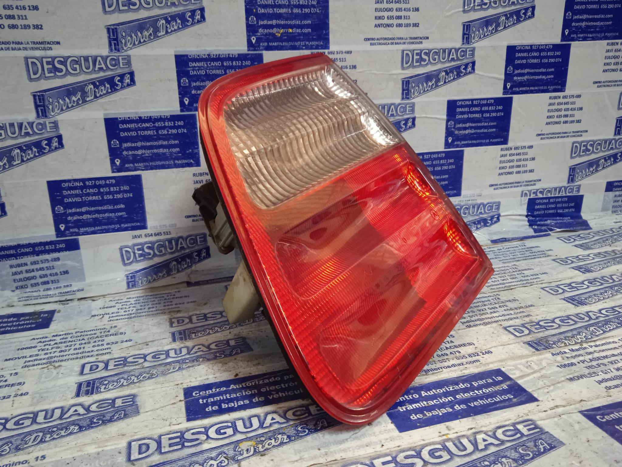 MERCEDES-BENZ E-Class W210/S210 (1995-2002) Rear Right Taillight Lamp ESTANTERÍA7 24890622