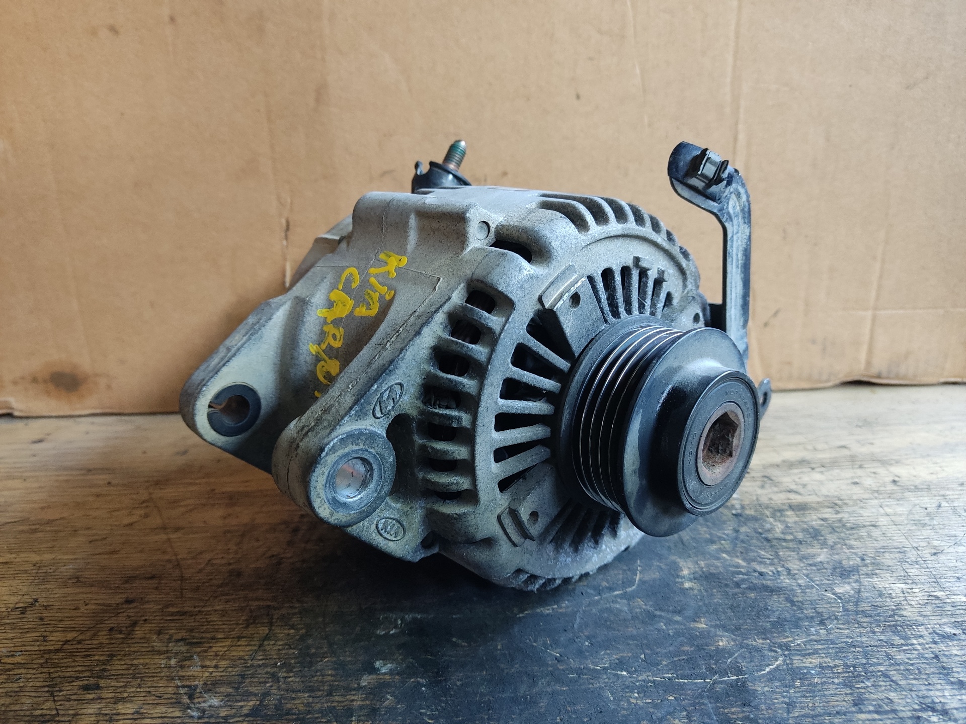 KIA Carnival 2 generation (2006-2010) Alternator 373004X900 24894191